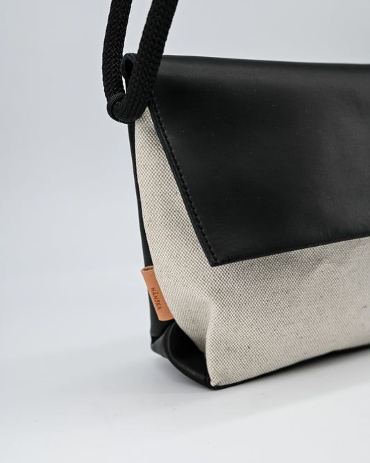 ESKUA | linen / black