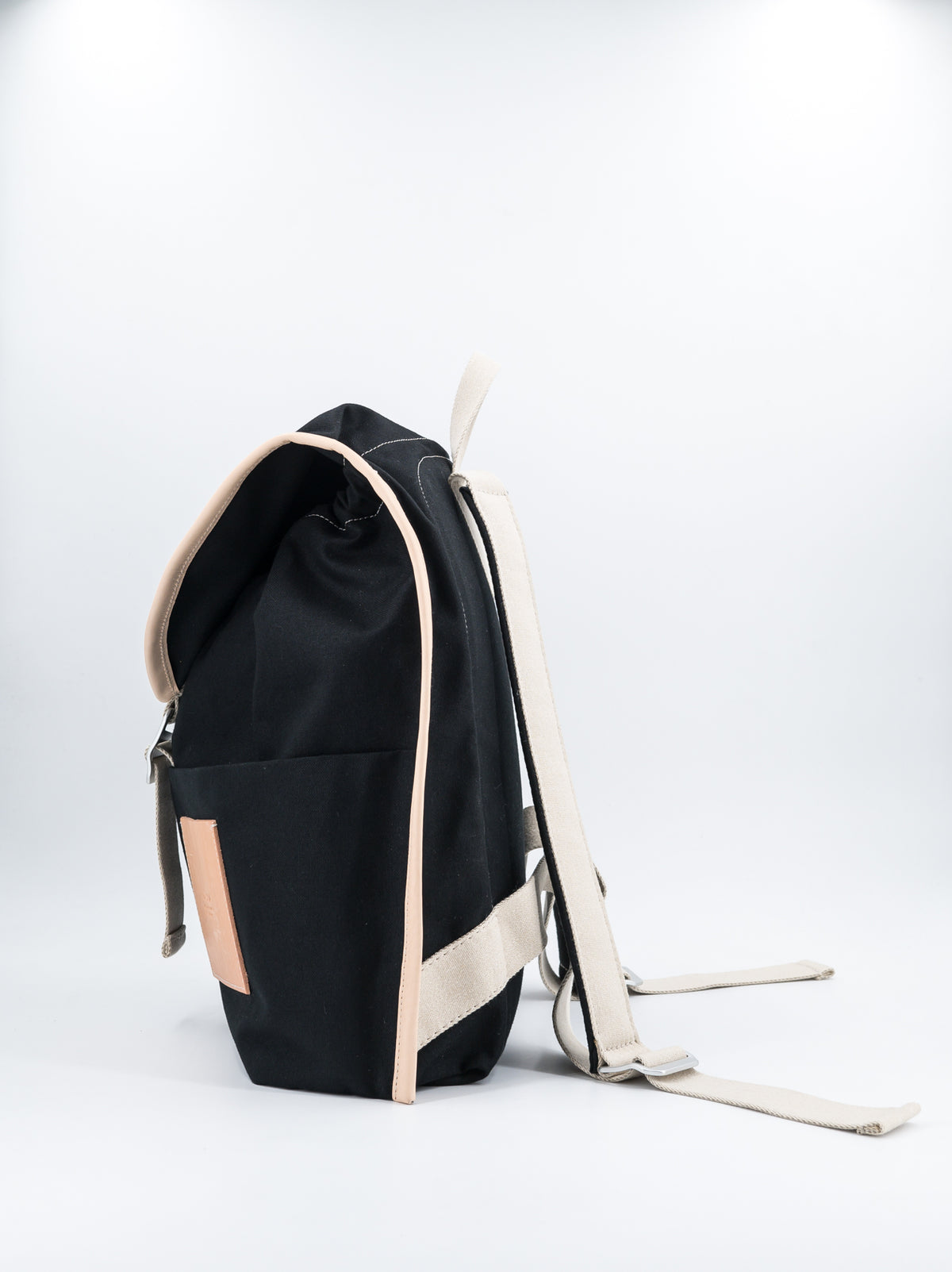 IKASI | black