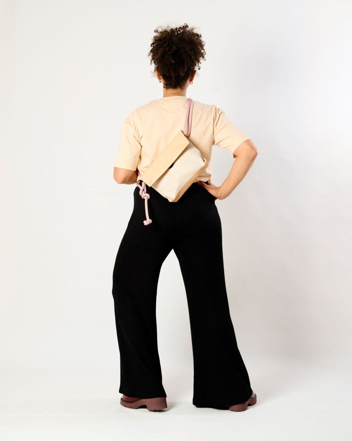 ESKUA | linen / black