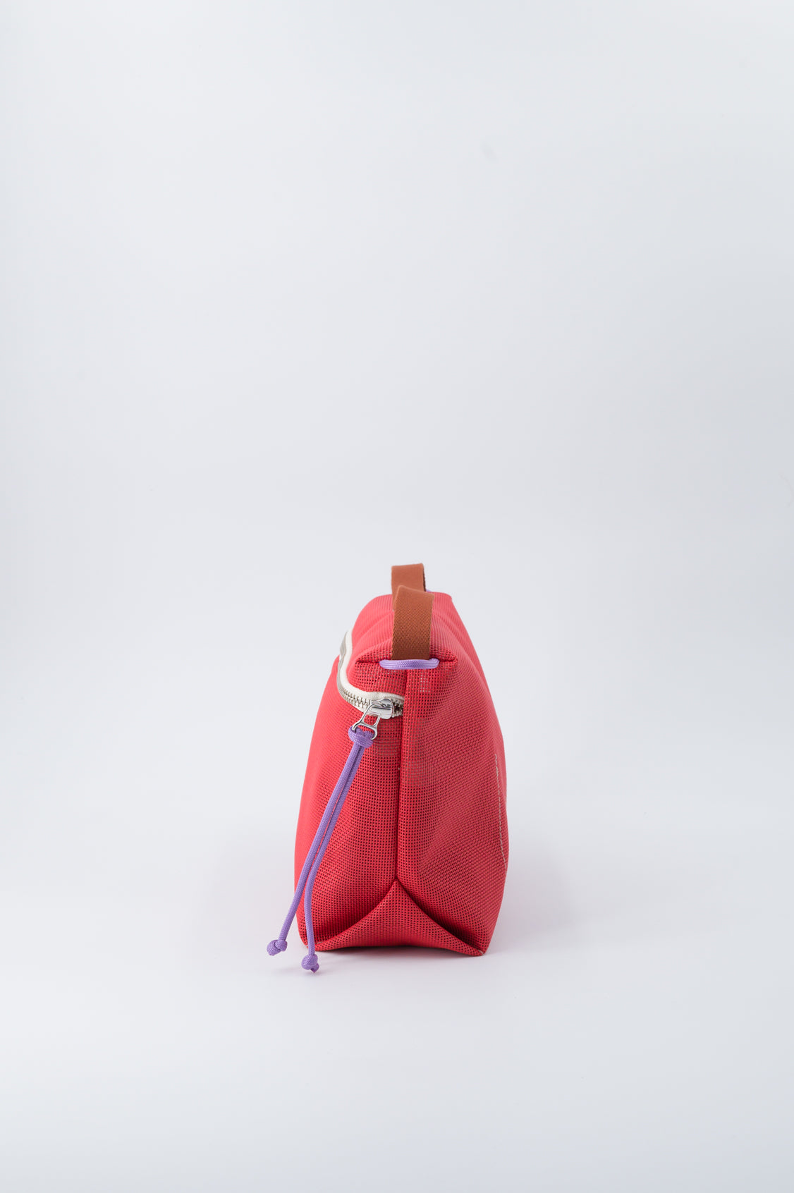 BAINU red / Washbag