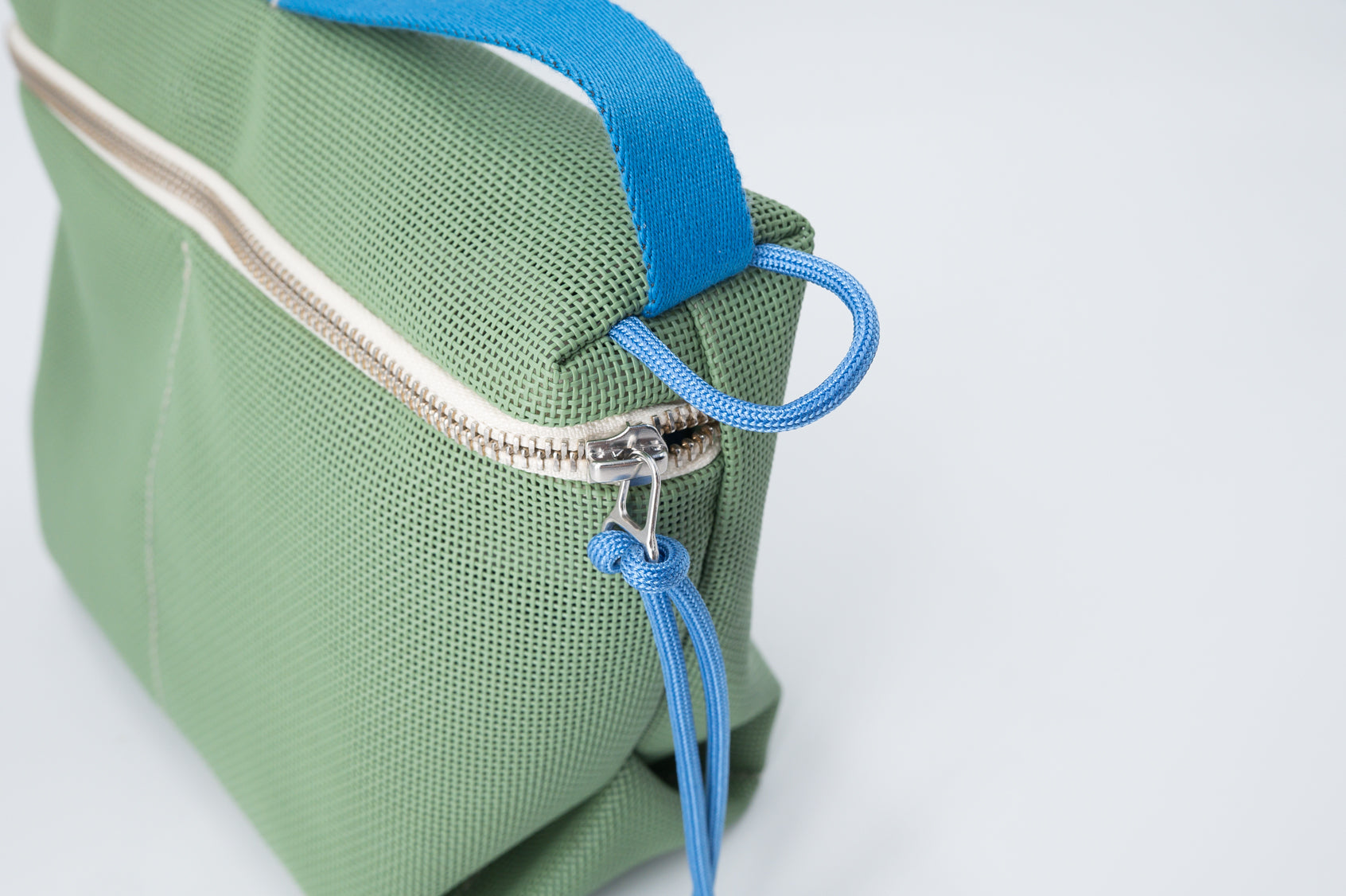 BAINU green / Washbag