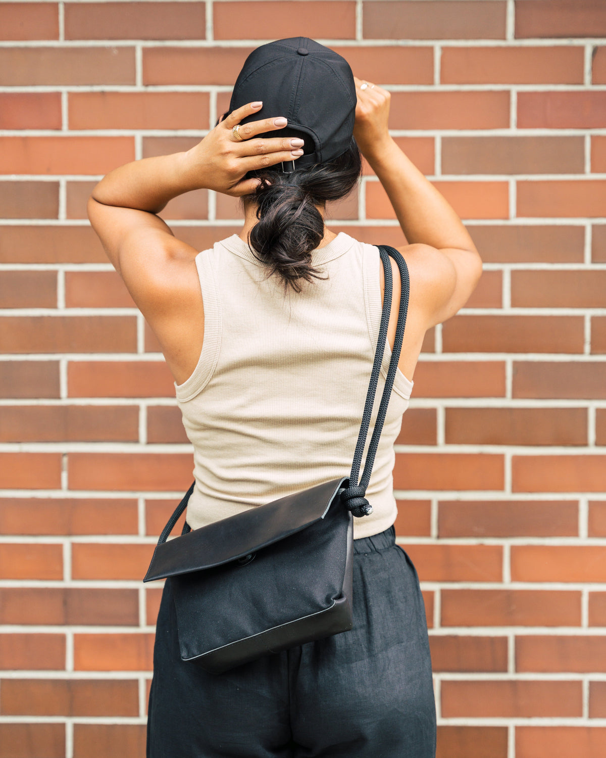 ESKUA | organic cotton / leather black