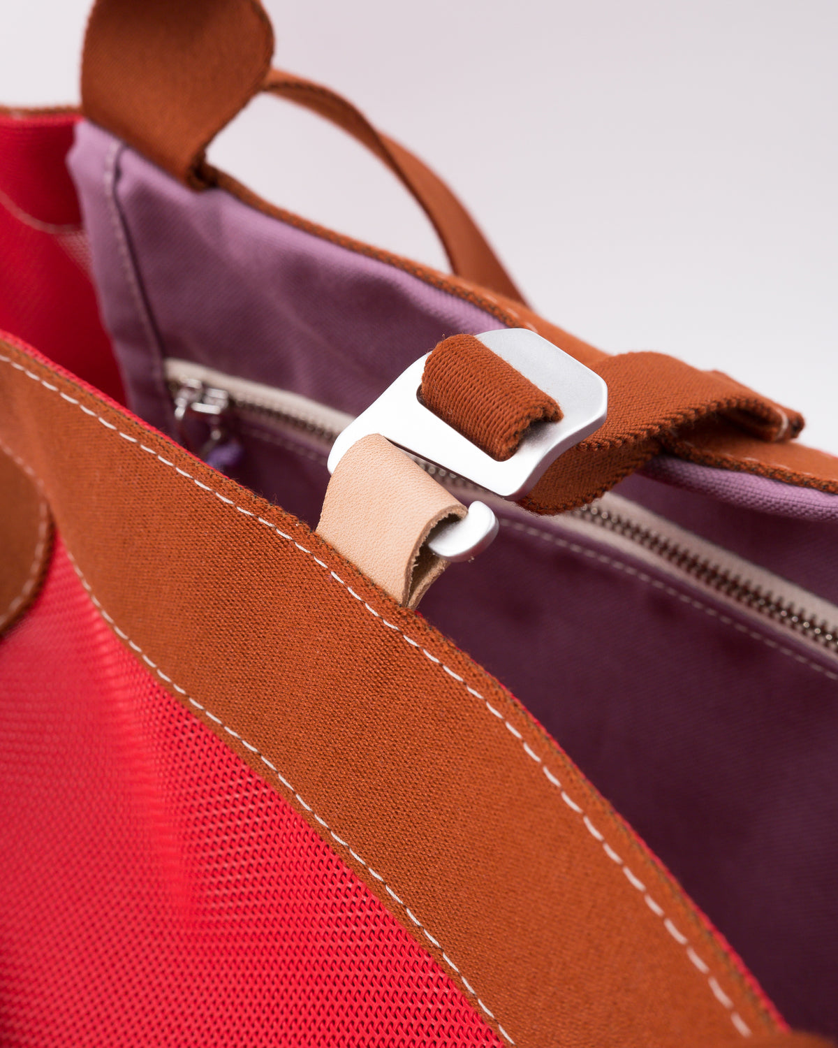 AMPLO | red mesh