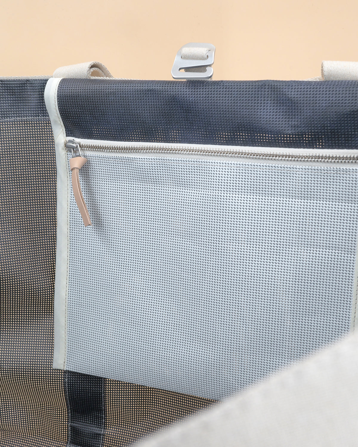 AMPLO | recycled / cloudy