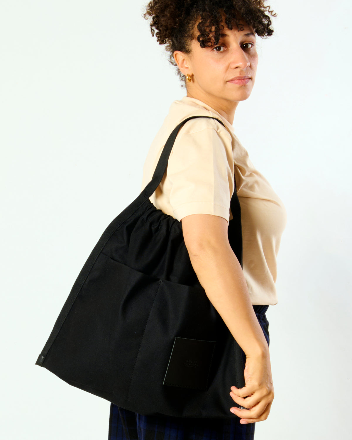APALA | black