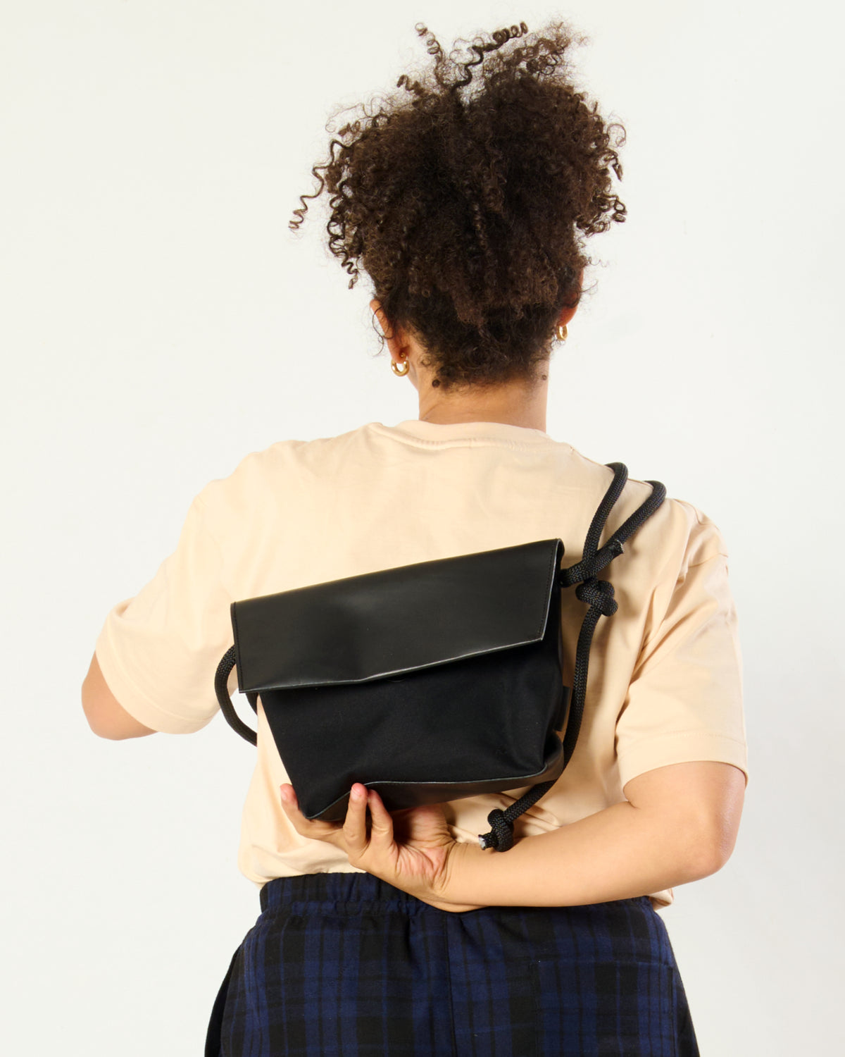 ESKUA | organic cotton / leather black