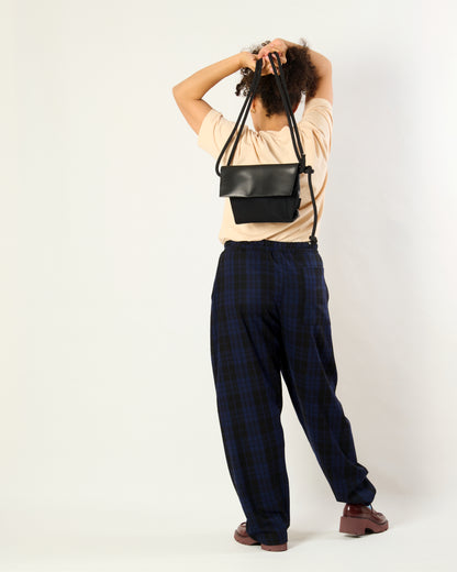 ESKUA | organic cotton / leather black