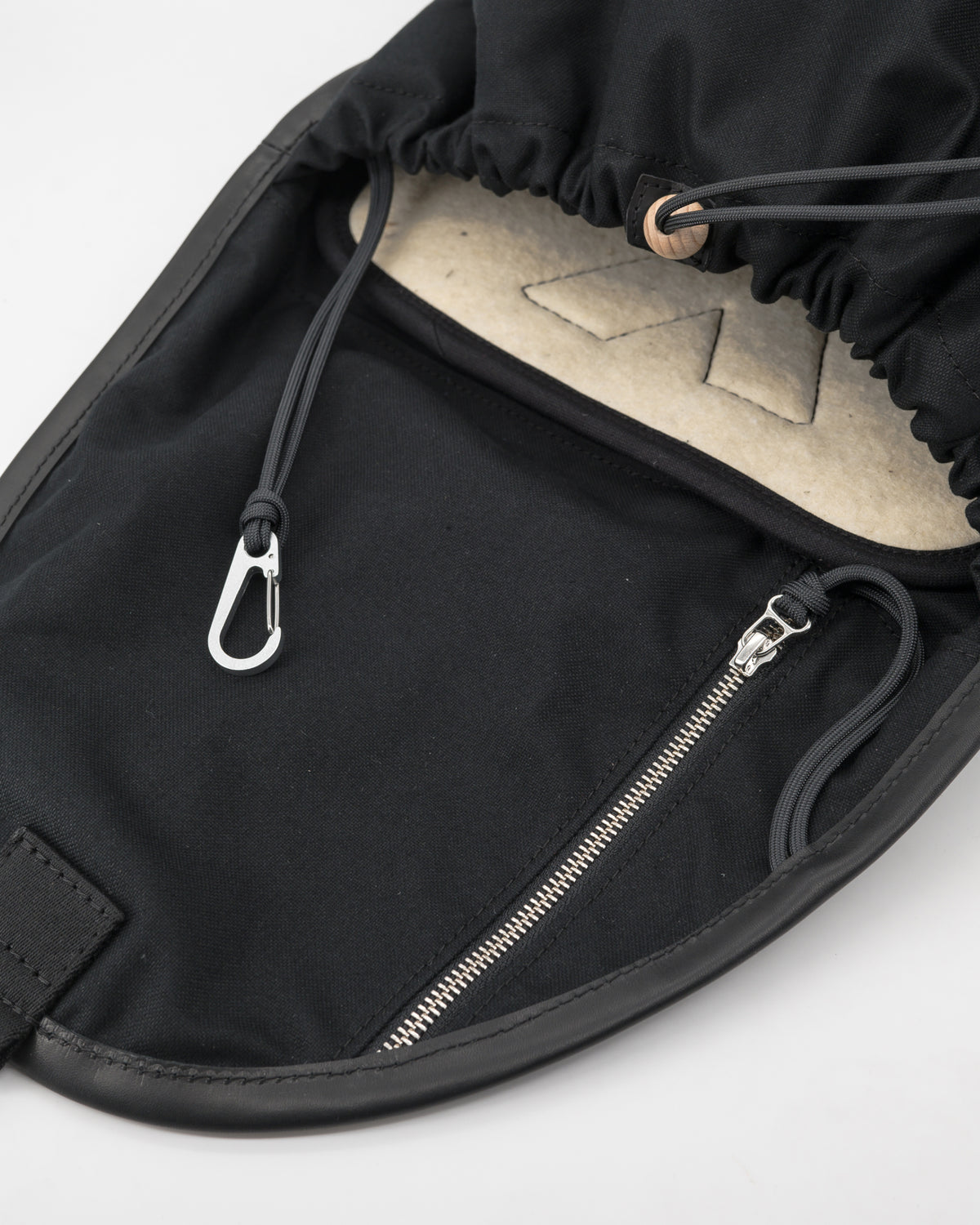 IKASI | black