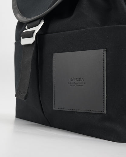 IKASI | black