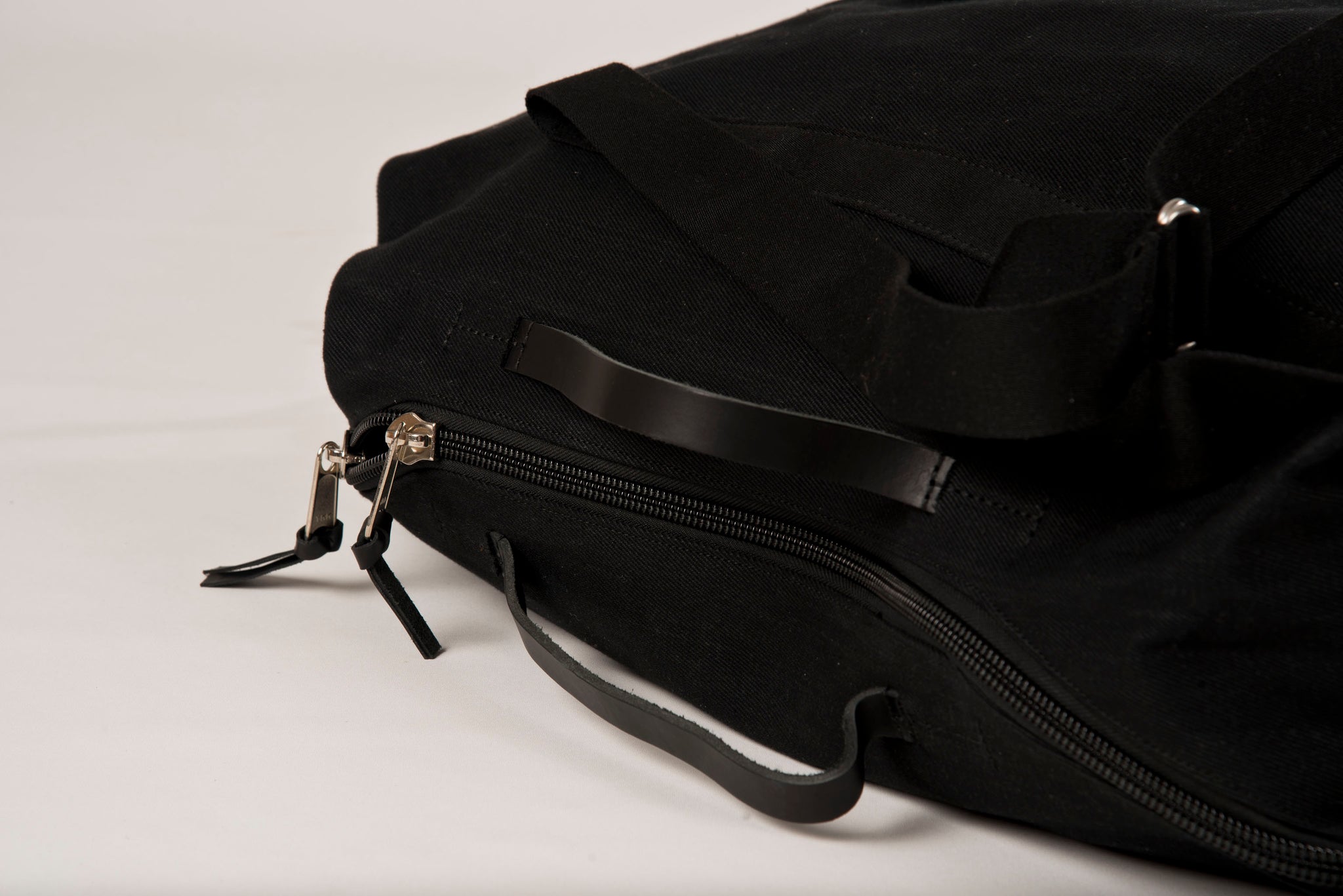 LUCID LARGE -black // waxed cotton